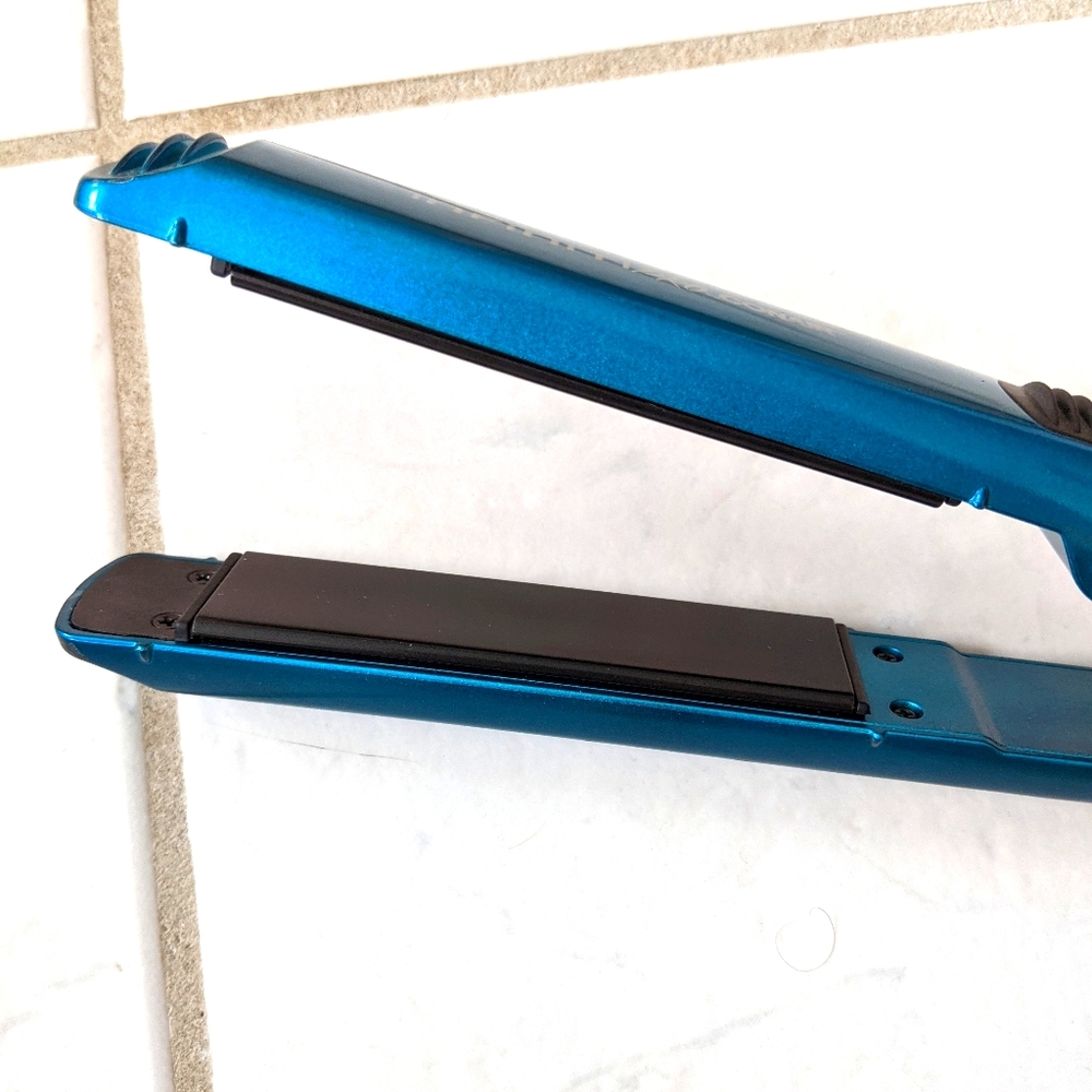 COPY - Infiniti pro CONAIR flat iron
